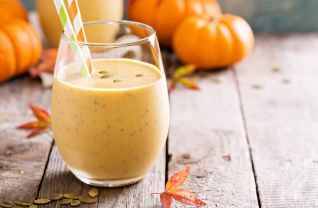 Shake proteinowy. 5 szybkich przepisów na koktajle białkowe, które pokochasz