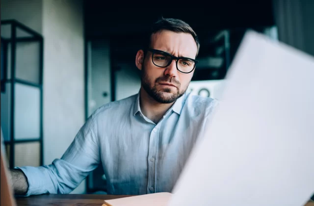 Rozpraszacze w pracy – jak wpływają na skupienie? Jak je wyeliminować?