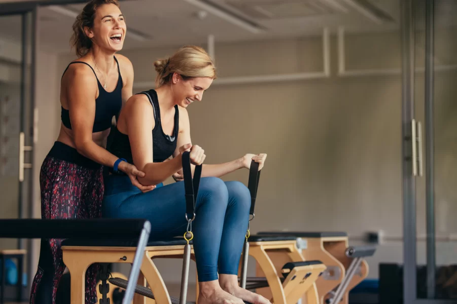 Karnety na siłownię a karty sportowe – czym się różnią? Co lepiej sprawdzi się jako benefit pracowniczy?