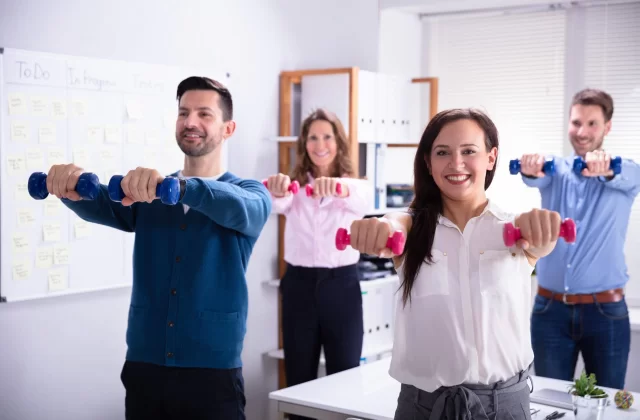 Eksperci Krajowego Centrum Promocji Zdrowia w Miejscu Pracy radzą pracodawcom, jak dbać o zdrowie pracowników – 12 skutecznych pomysłów