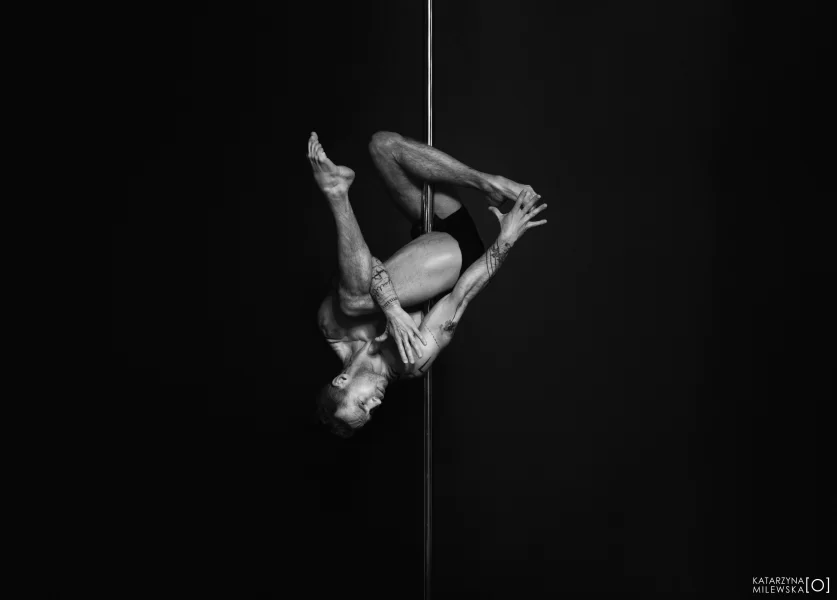 Pole dance to połączenie ćwiczeń siłowych i artyzmu oraz świetna zajawka!